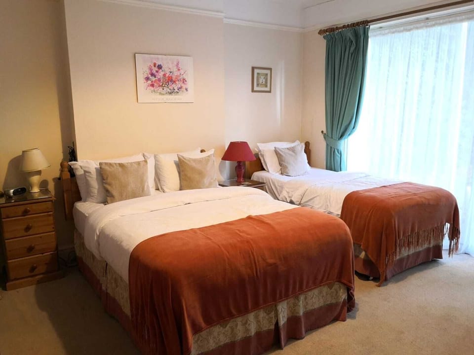 Superior Triple Room | Desk, laptop workspace, iron/ironing board, free WiFi