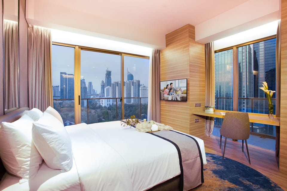 Premier Room, 1 Bedroom | Premium bedding, in-room safe, desk, laptop workspace