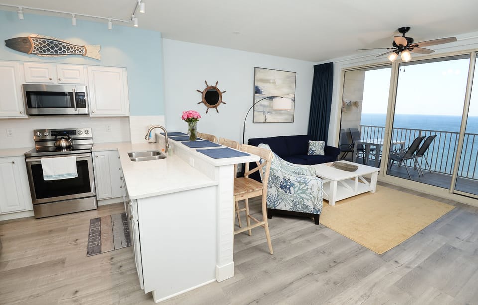 Kitchen 
Living Room
Balcony