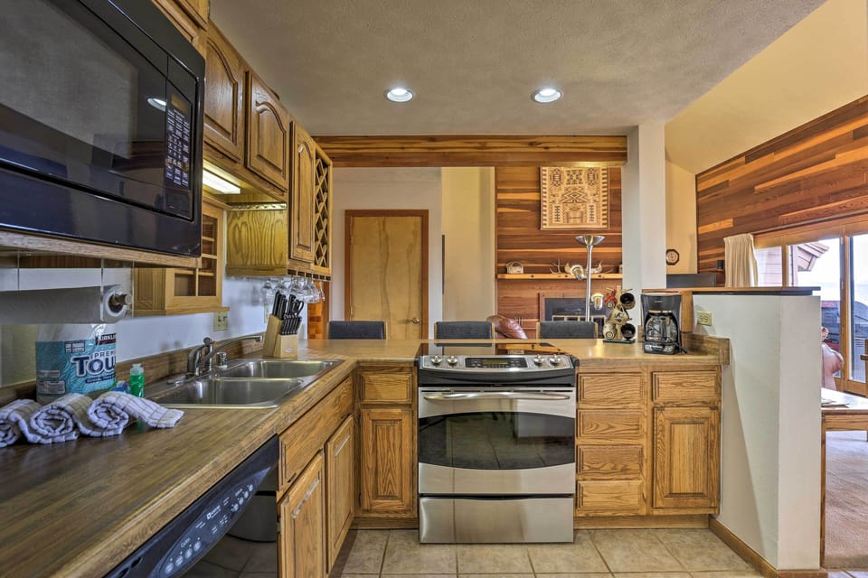 Kitchen | Drip Coffee Maker | Knife Set | Dishwasher | Cooking Basics