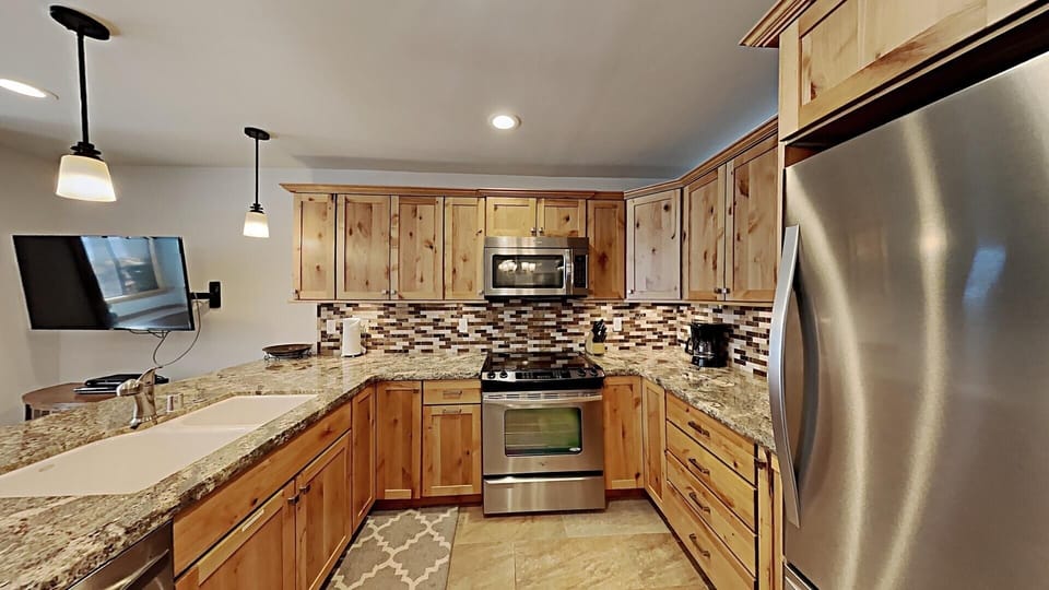 Spacious Fully-Equipped Kitchen for Off-Mountain Meals