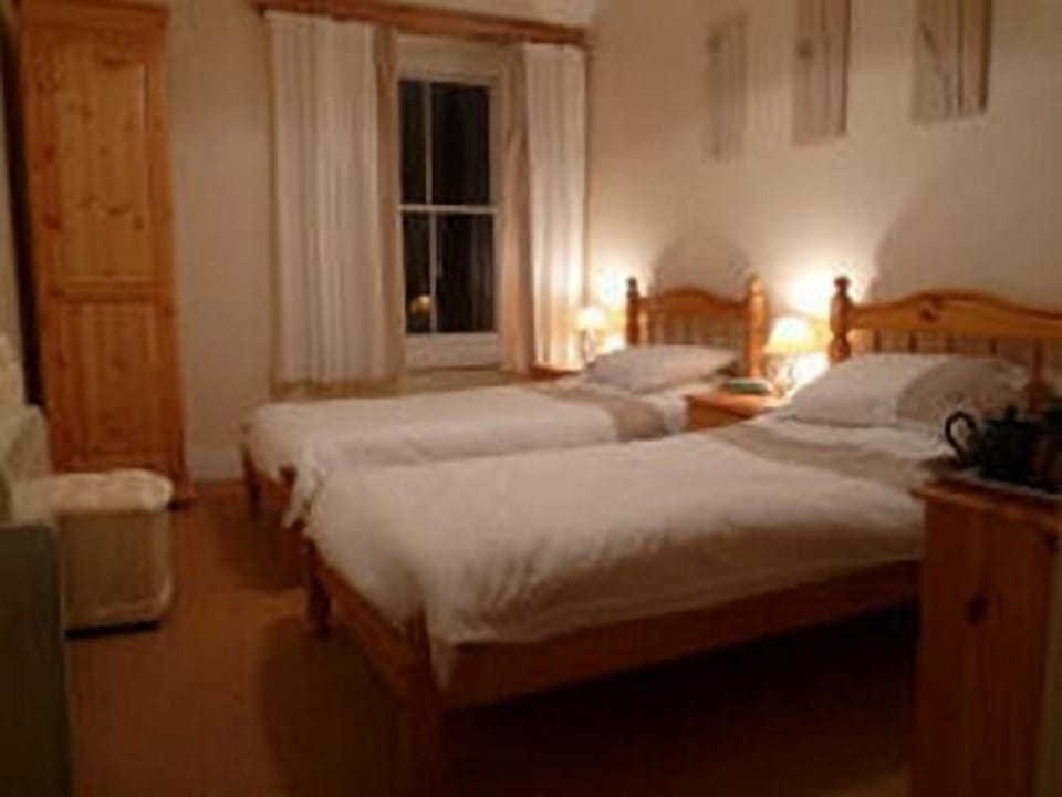 Twin Room, Ensuite (Gwanwyn)
