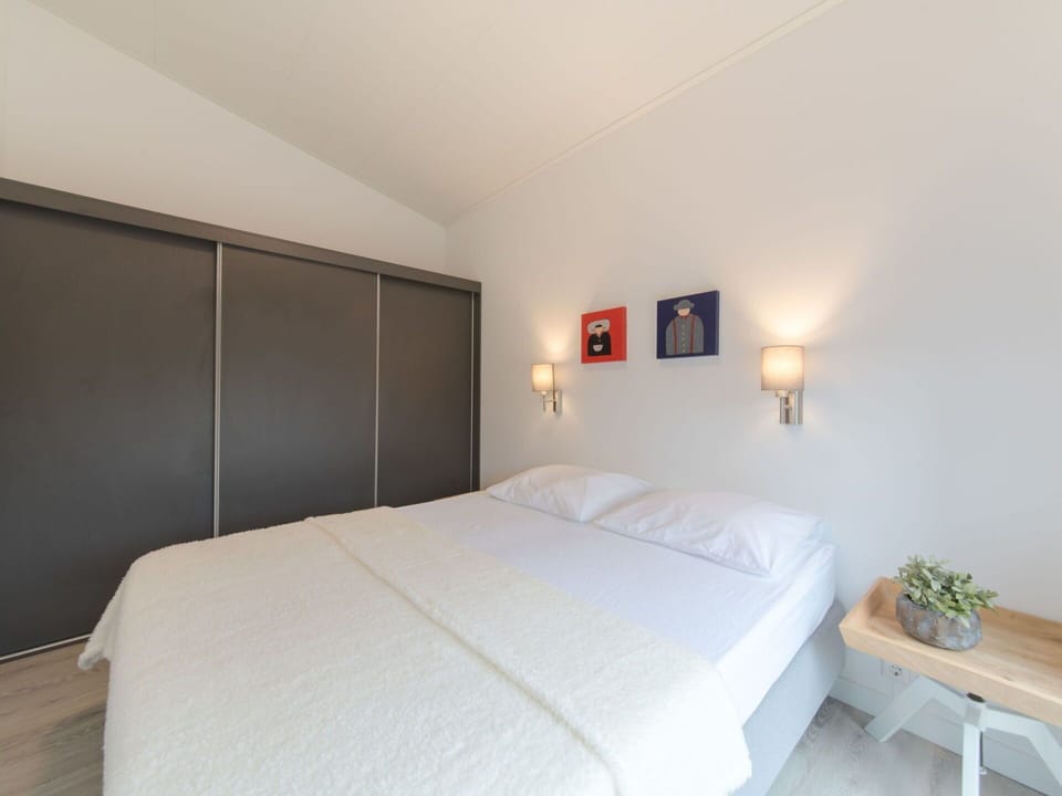 Bedroom, Room, Bed, Furniture, Property, Bed Sheet, Bed Frame, Bedding, Interior Design, Building