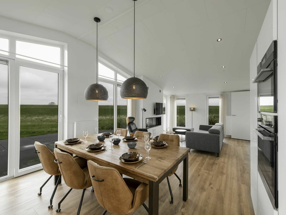 Dining Room, Room, Interior Design, Property, Furniture, Building, Ceiling, Table, House, Floor