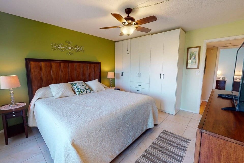 King bed in master with plenty of drawers, closet space, flat screen, ensuite, slider to lanai and water views.  Checks all your boxes!
