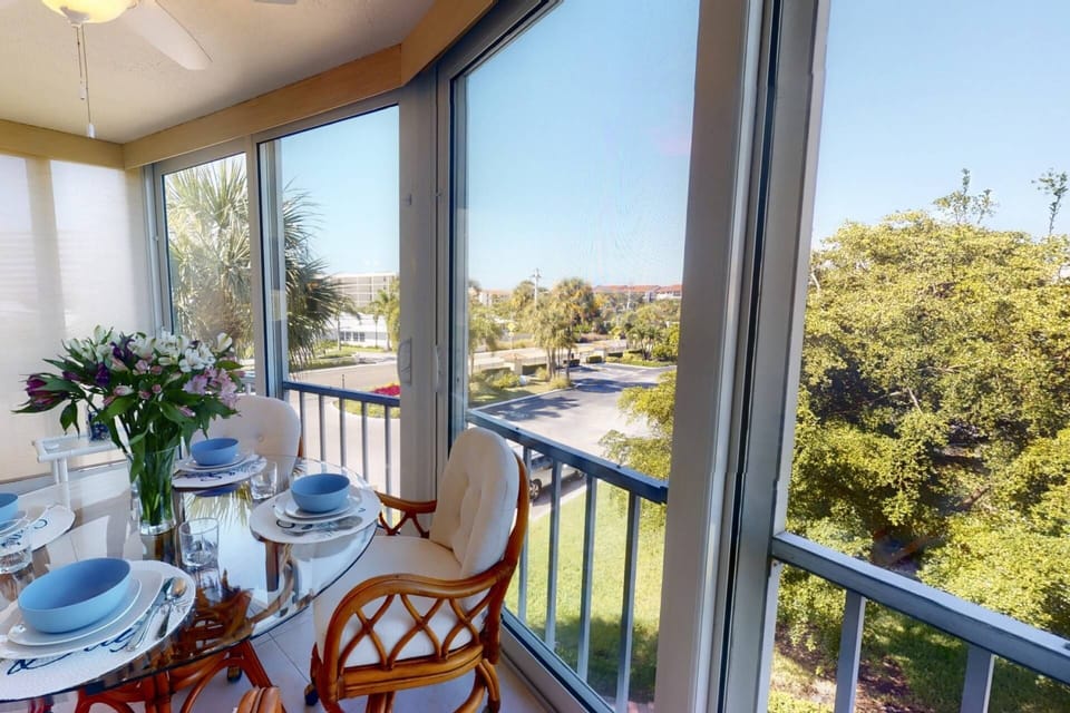 Superb views from your lanai.  Enjoy a meal or just a glass of wine and fruit.