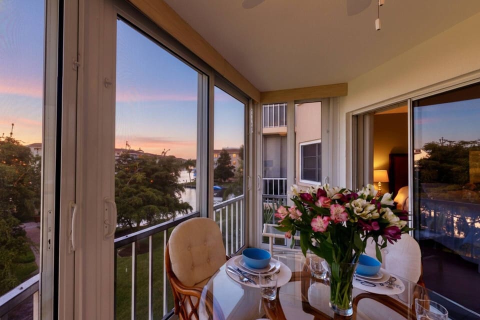 Enjoy the evenings with the sliders open, taking in the Siesta skies!