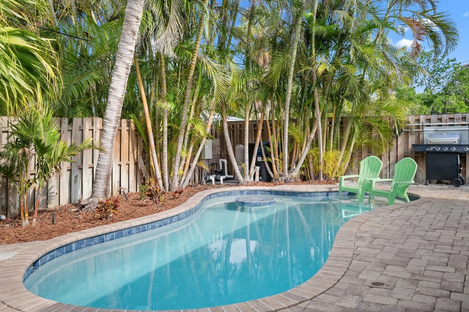 Tropical and private yard
