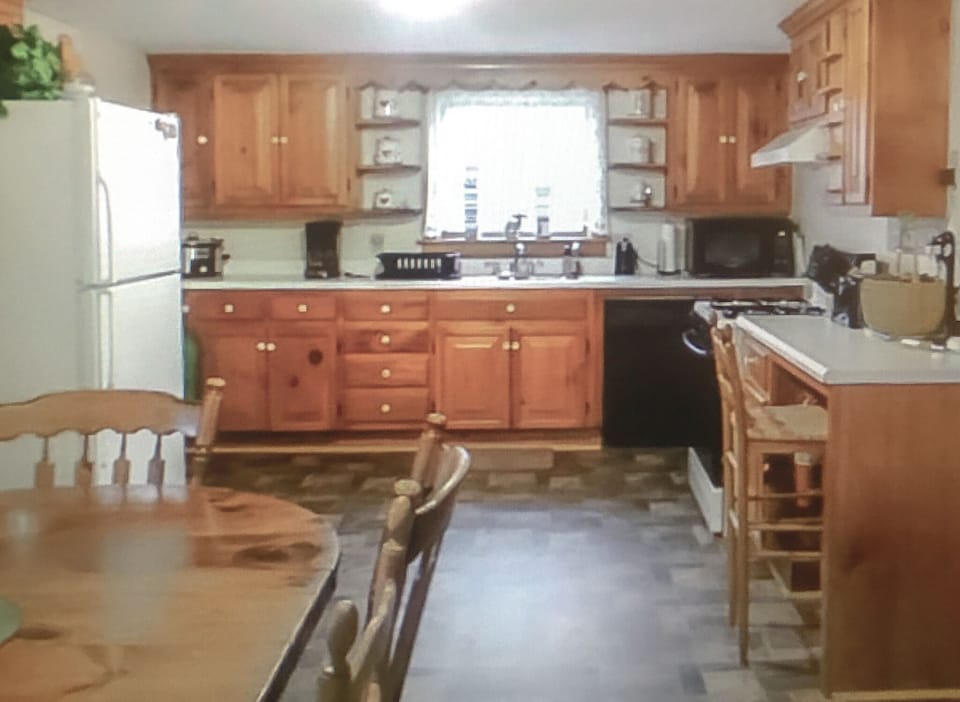 All the conveniences, table seats 6. Coffee maker takes pods or grounds. 
