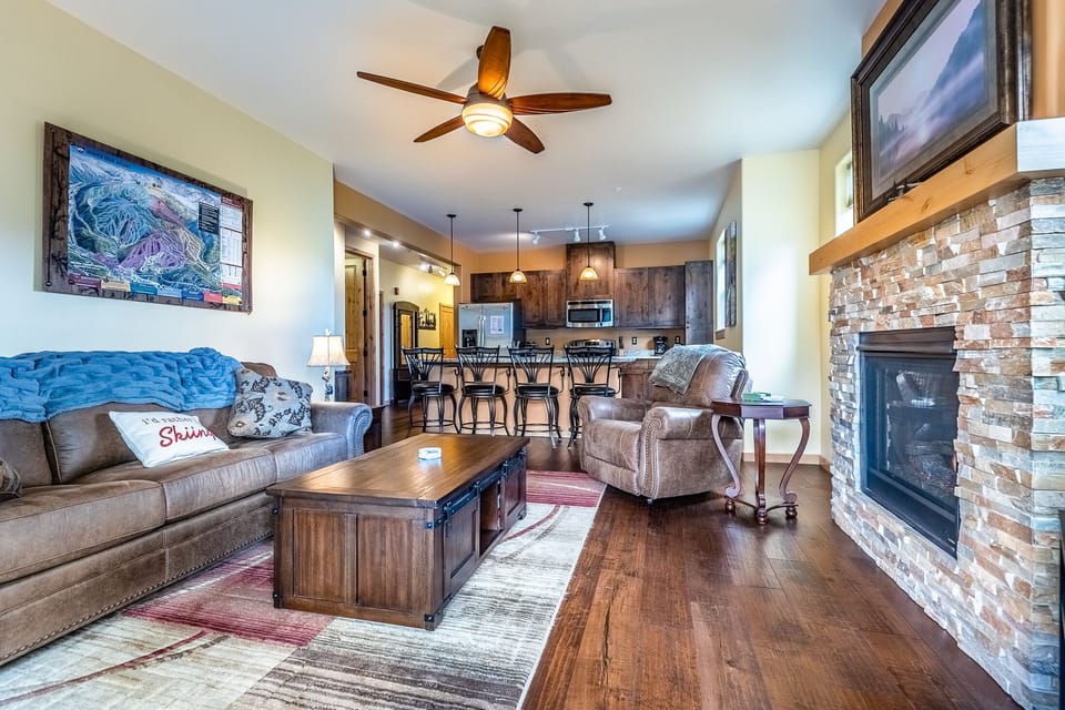 Living room - Living room with TV and fire place
