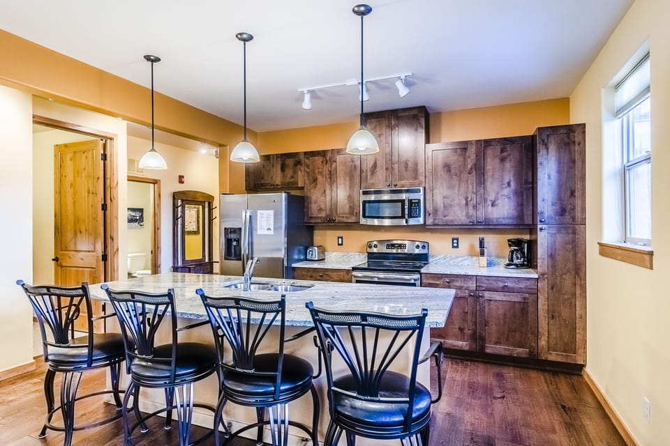 Kitchen - Beautiful, well designed kitchen fully equipped with the supplies you'll need to make a complete meal.