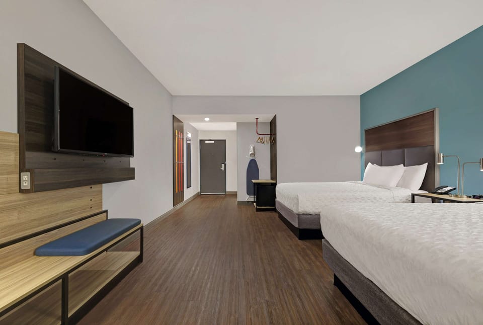 Soundproofing, free WiFi, bed sheets