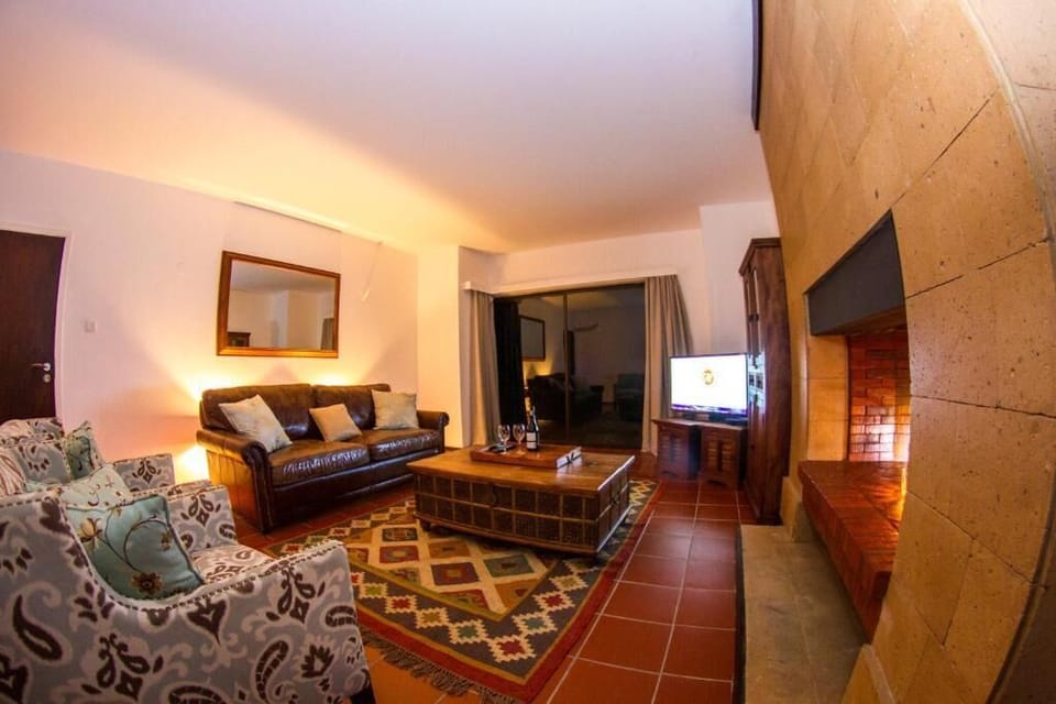 Grand Bungalow | Living room