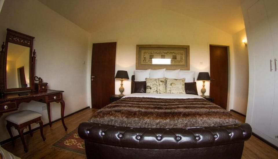 Grand Bungalow | 4 bedrooms, free WiFi