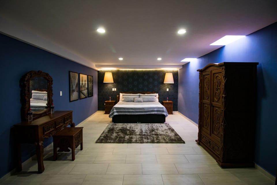 Business Studio Suite | Premium bedding, individually decorated, free WiFi, bed sheets