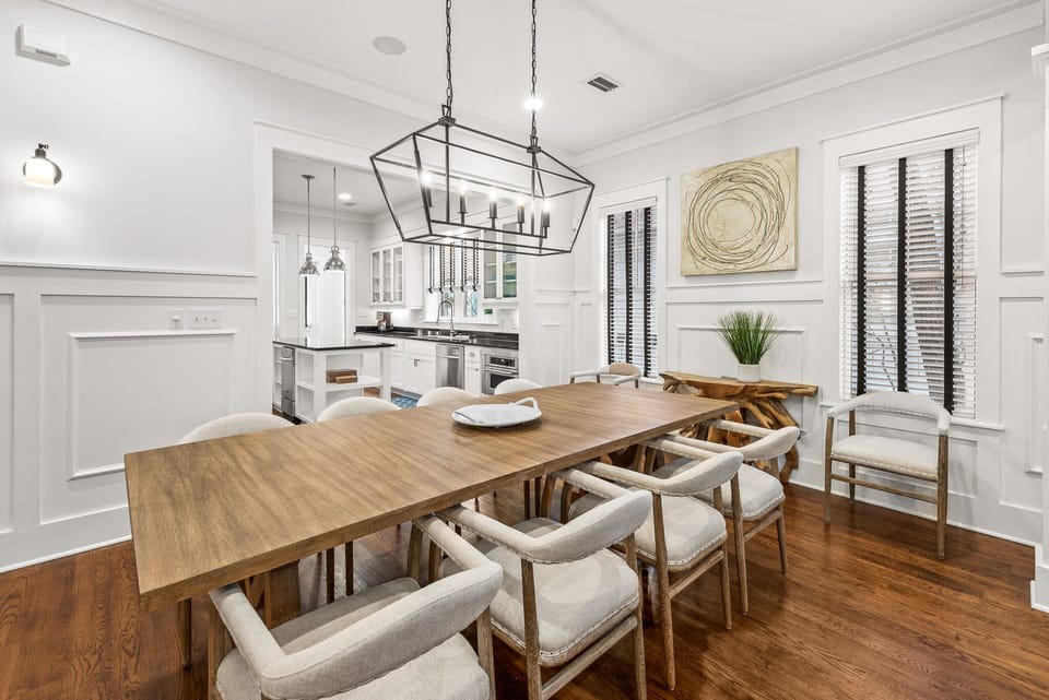 First Floor: Dining