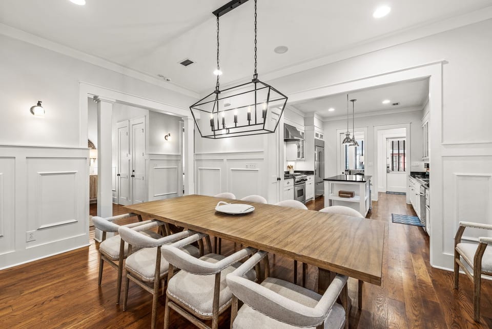 First Floor: Dining