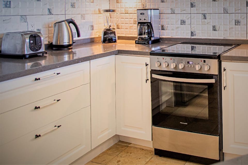 NEWLY UPGRADED KITCHEN