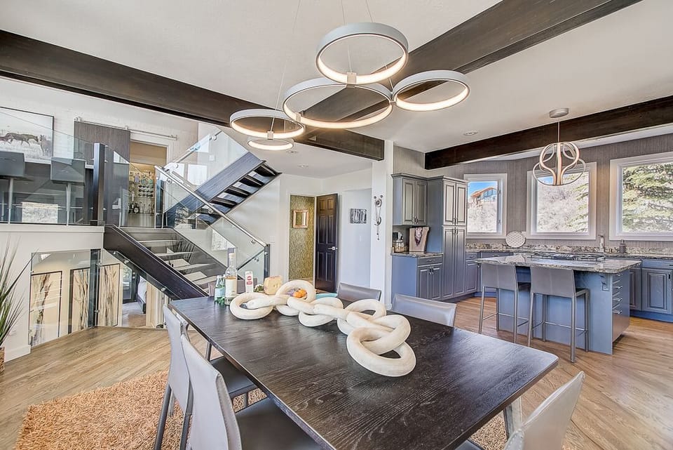 Luxury House | In-room dining