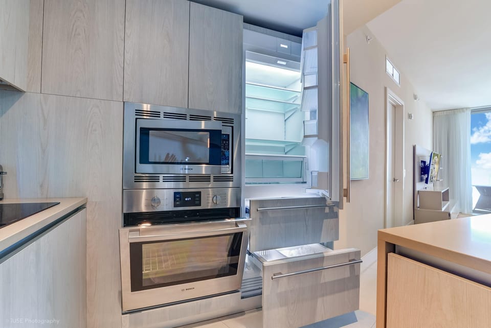 Kitchen & dining