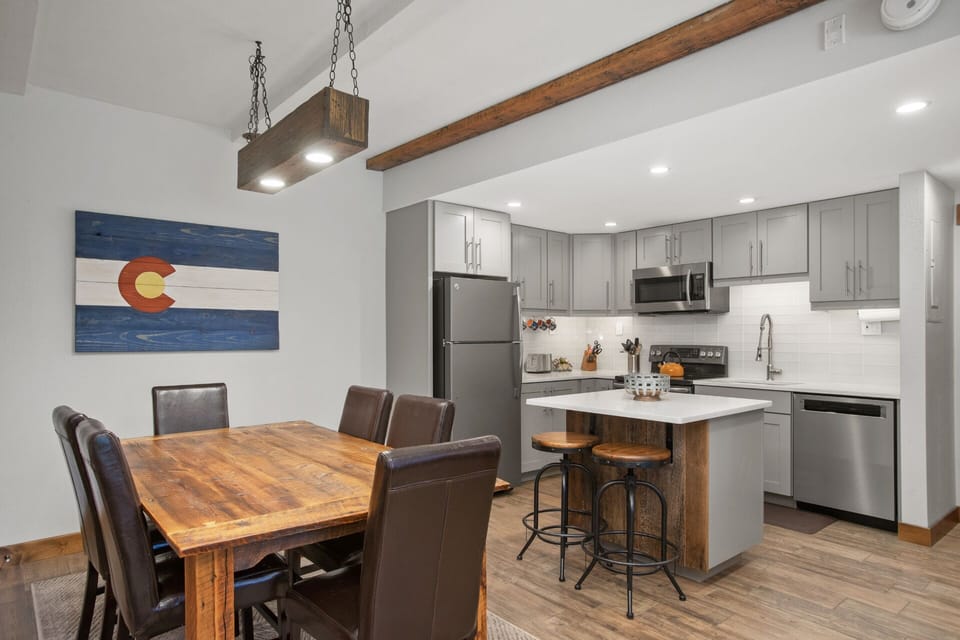 Dining & Kitchen