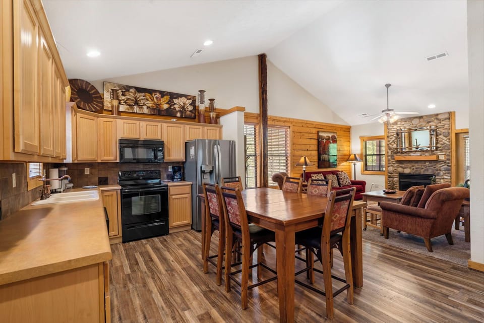 Full kitchen and Dining Area