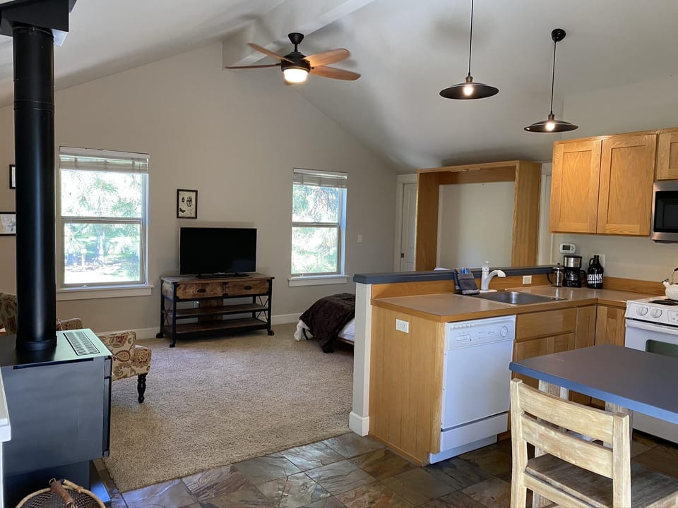 Lovely over-the-garage loft with vaulted ceilings, perfect for your Bend stay. The murphy bed has been replaced by a new queen bed with memory foam topper. Pics coming soon!