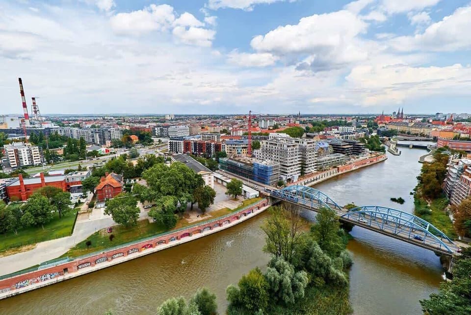 Enjoy easy access to the city's attractions from this well-located building. 