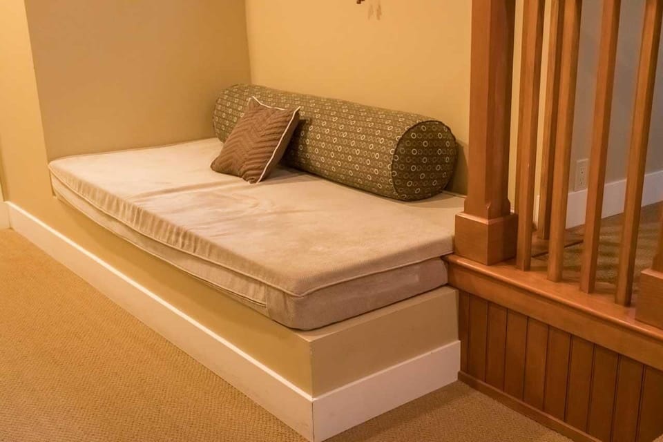 Queen suite day bed