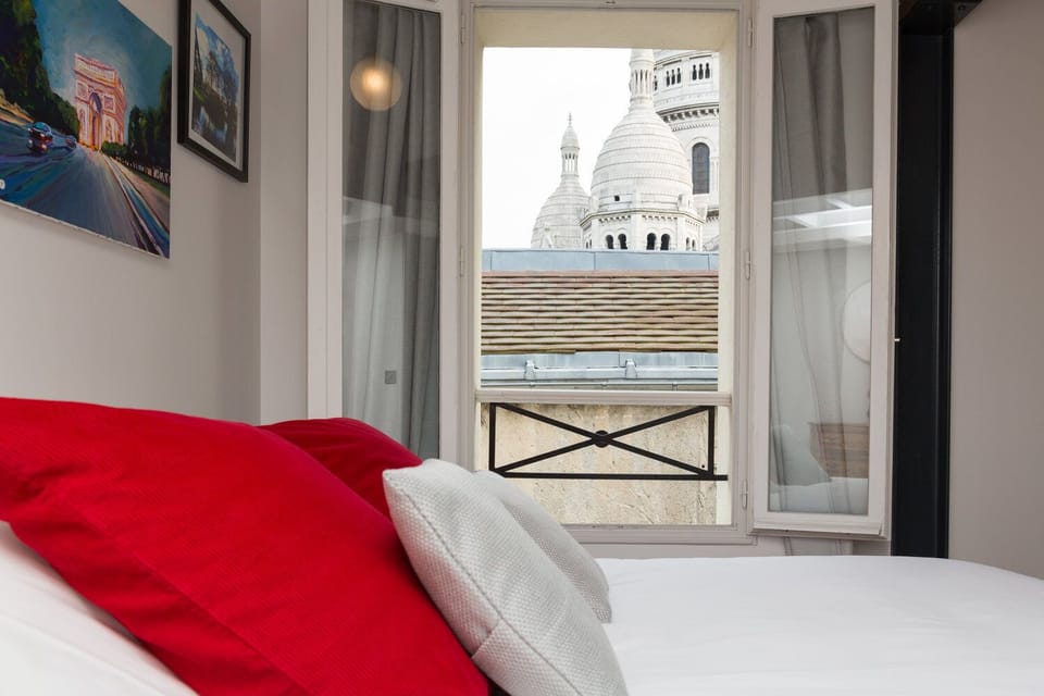 Dali Duplex Suite | 1 bedroom, individually decorated, individually furnished, desk
