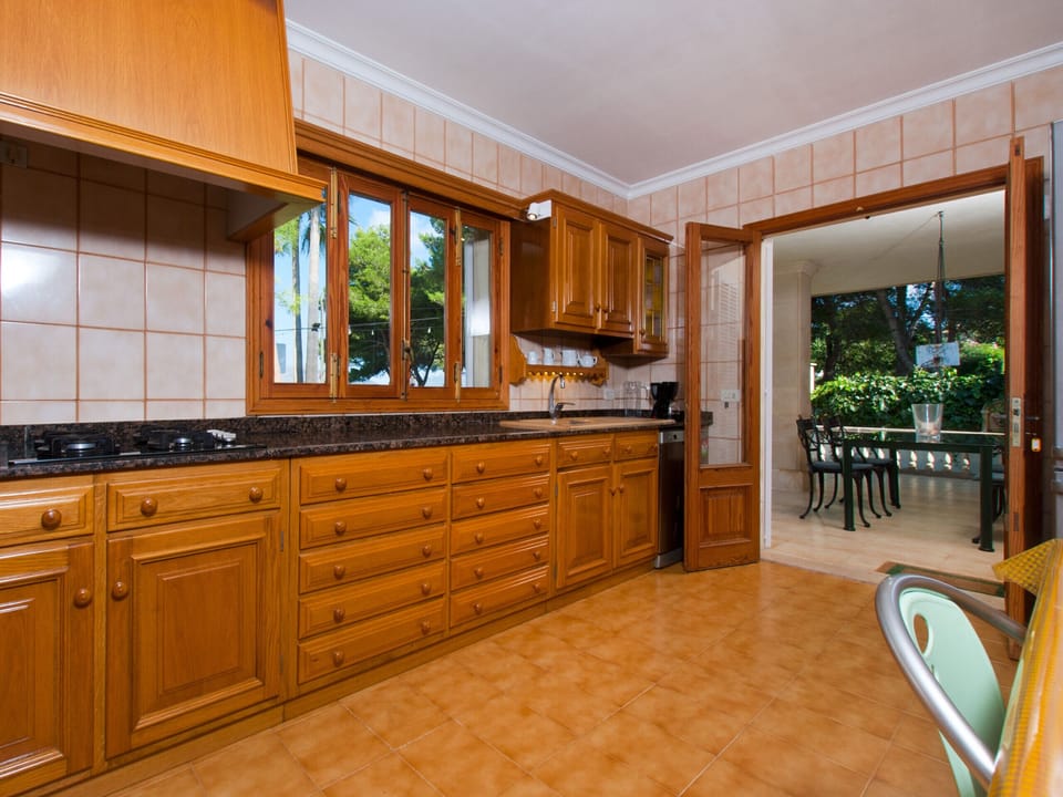 Spacious kitchen