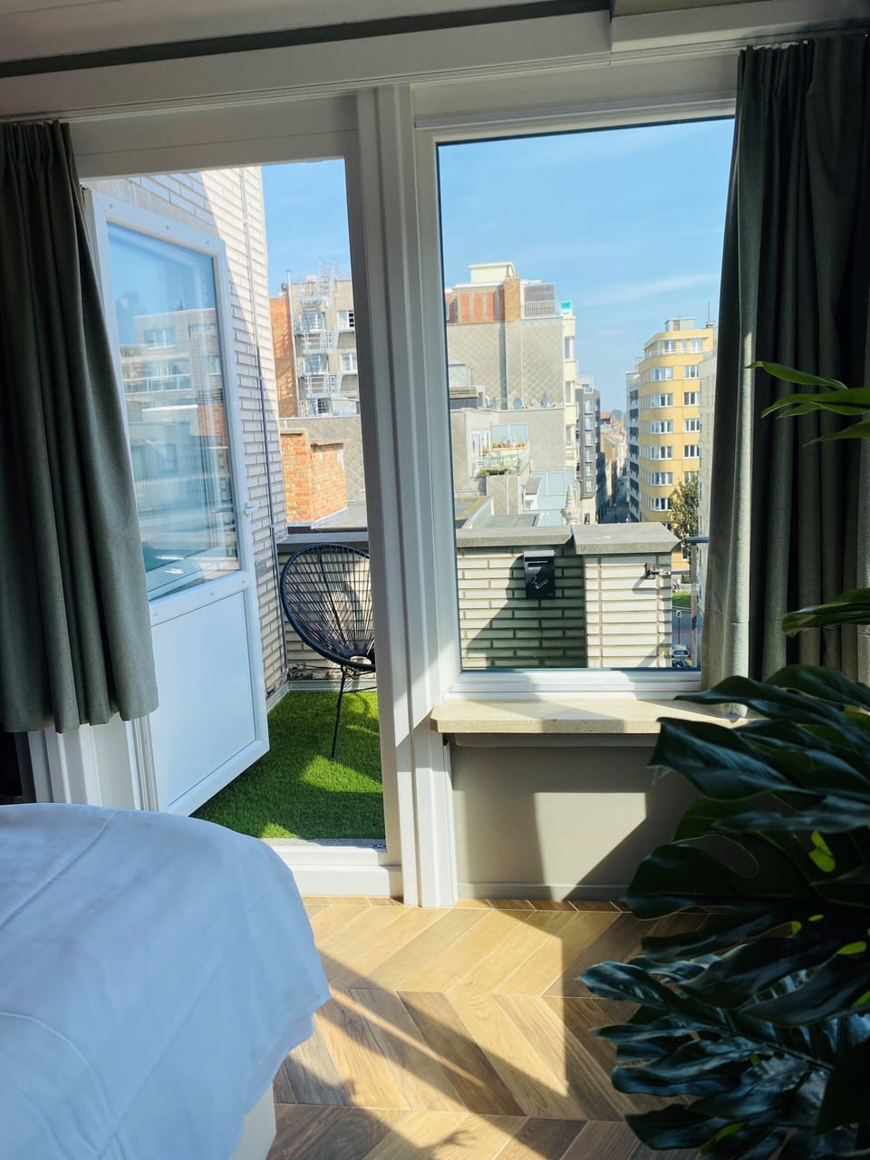 Large Double Room with Balcony | Free WiFi