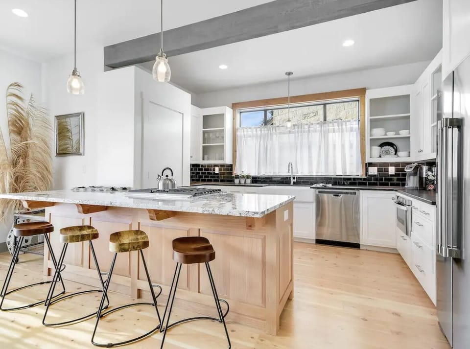 KITCHEN SEATING