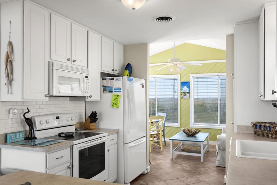 SN2712: Beach Dugout | Top Level Kitchen