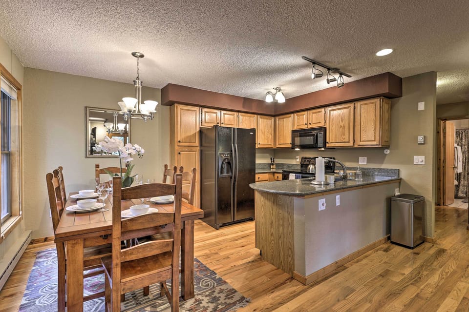 Dining Space | Dishware/Flatware
