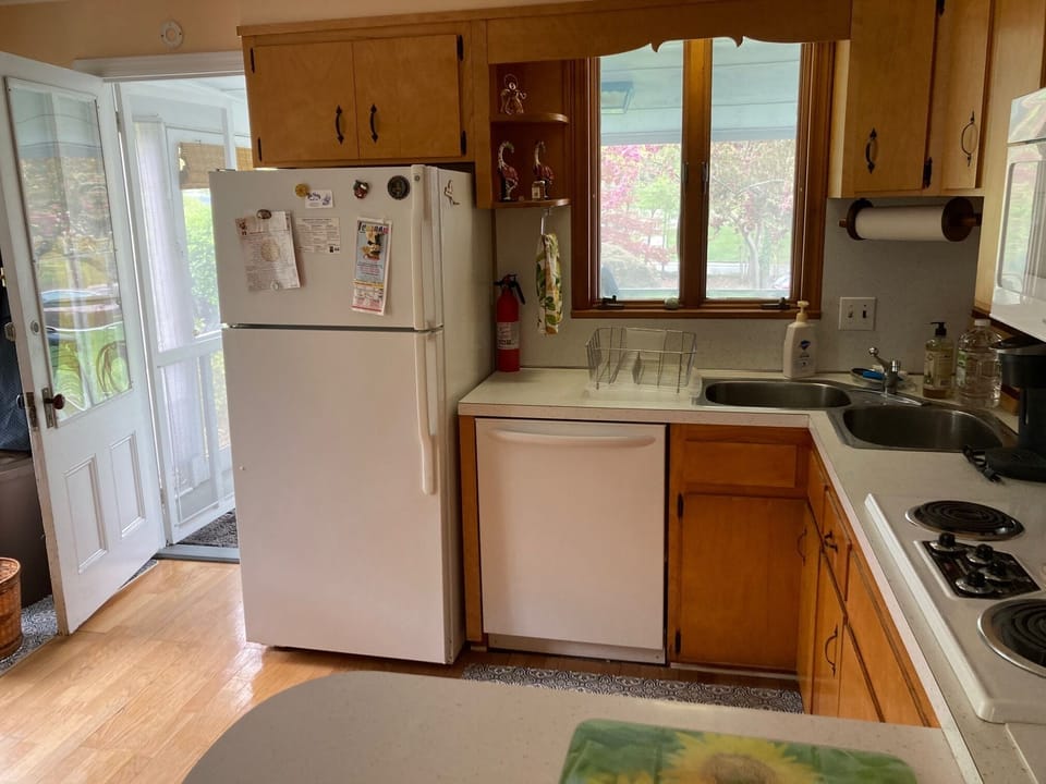  Refrigerator, Dishwasher, Garbage disposal
