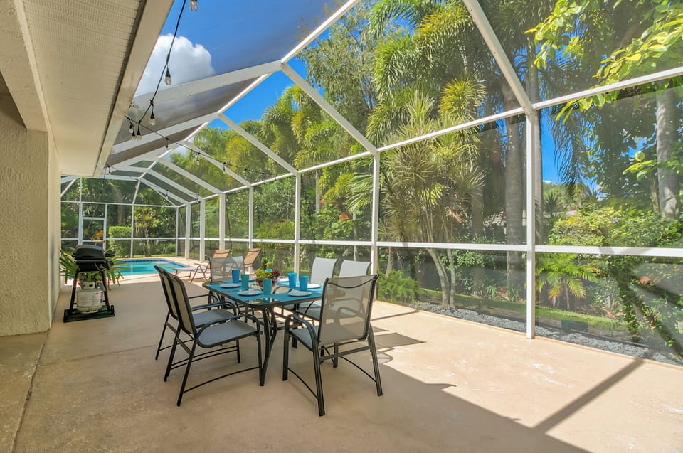 Outdoor seating in pool area with grill: additional seating available for 8-10