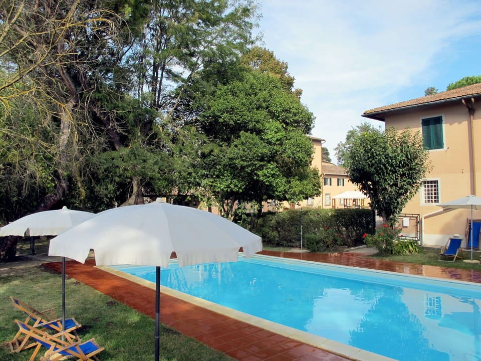 Water, Plant, Sky, Building, Swimming Pool, Window, Blue, Shade, Cloud, Tree