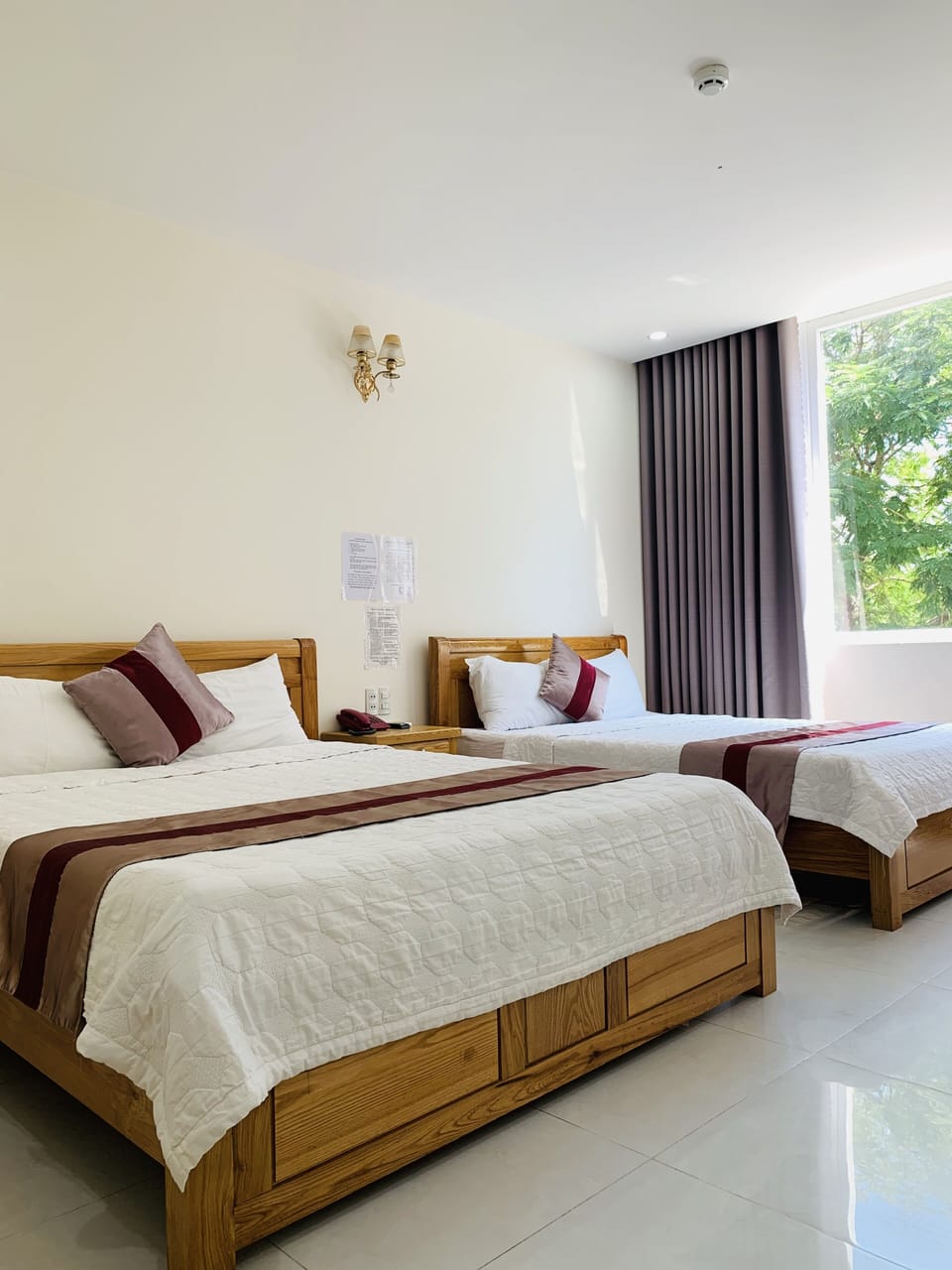 Standard Quadruple Room | Minibar, desk, soundproofing, free WiFi