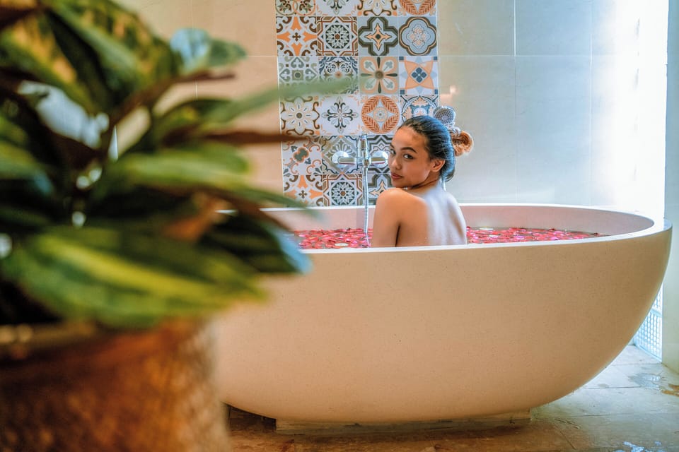 Suite, Pool View | Bathroom | Slippers, soap, shampoo, toilet paper