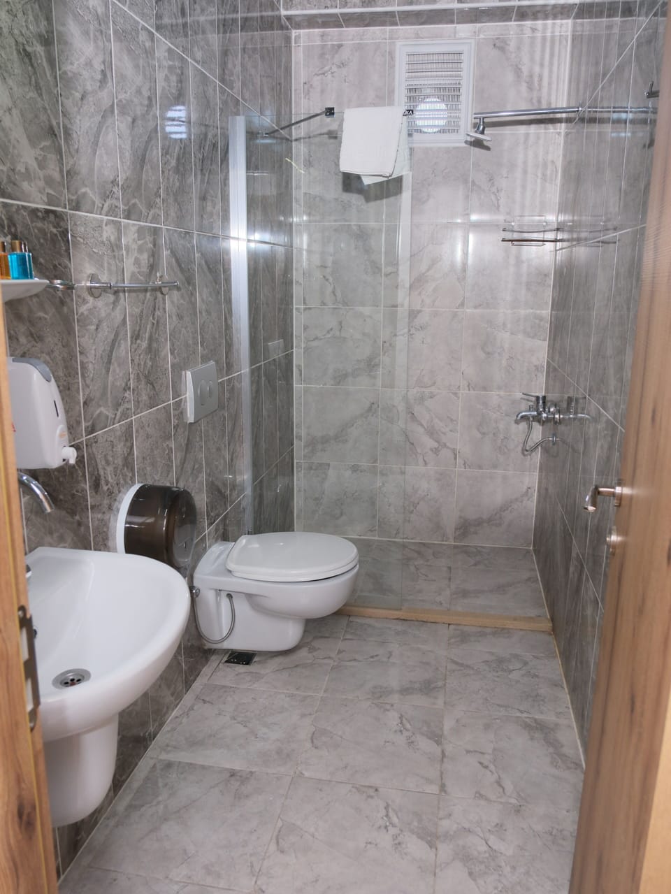 Shower, towels