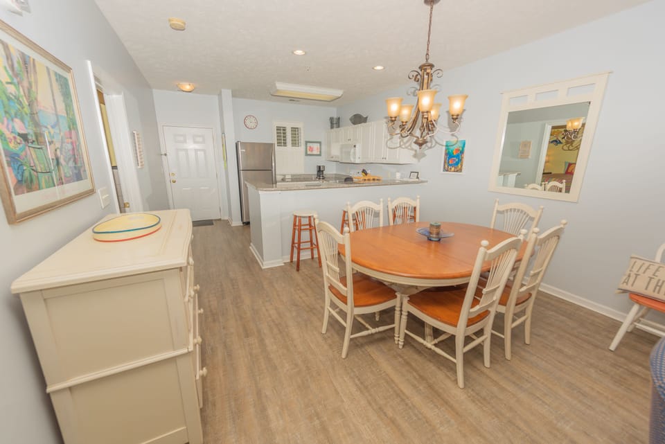 Bright and cheery space for your next vacation!