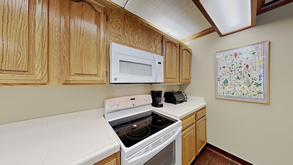Fully-Equipped Kitchen for Holiday Meals with Friends and Family