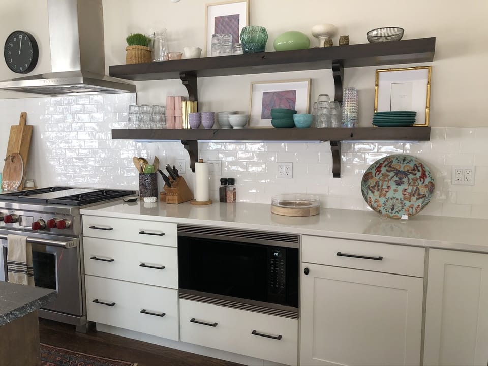 Well-equipped kitchen serves all your cooking/ entertaining dreams