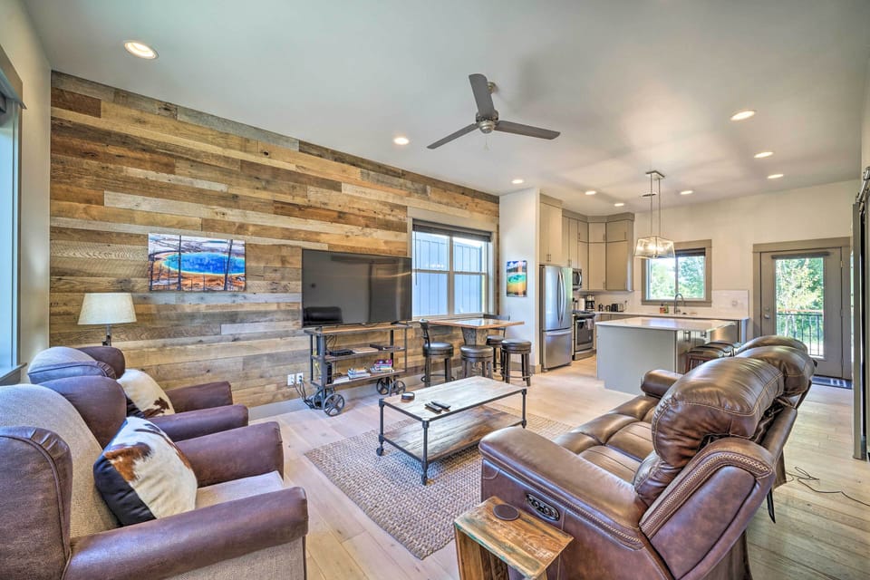 Living Room | Free WiFi