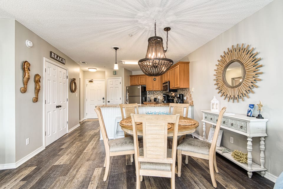 Dining room space offers table seating for 6 & 4 additional eat at bar stools.