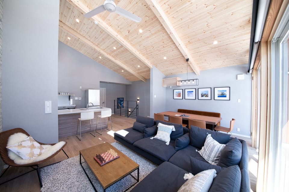 Chalet | Living room | 55-inch Smart TV with digital channels, TV, Netflix