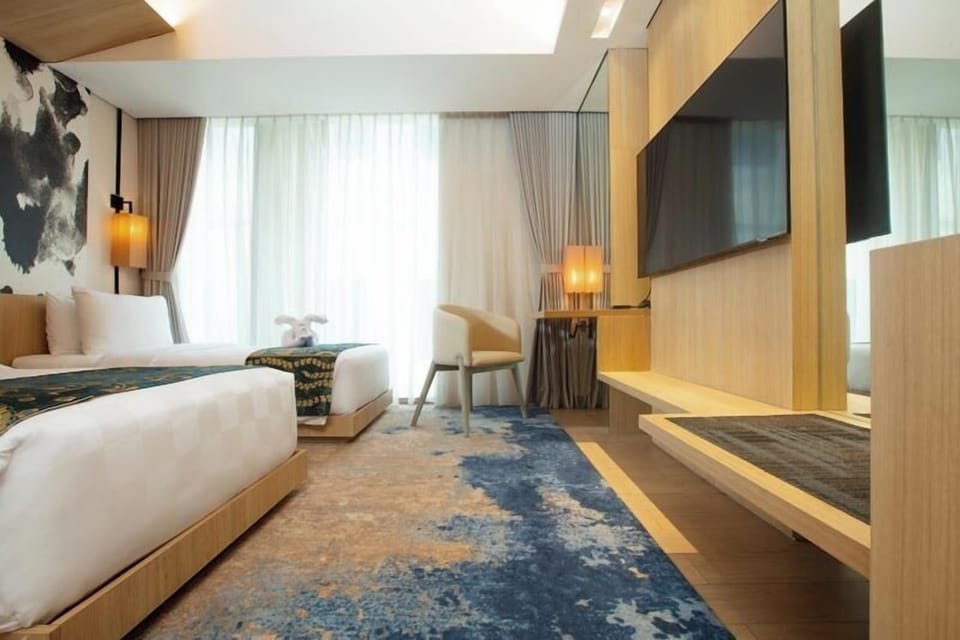 Premium bedding, minibar, in-room safe, desk