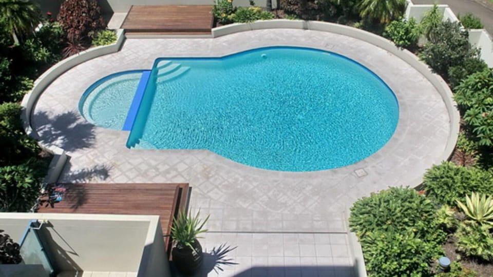 Complex pool 