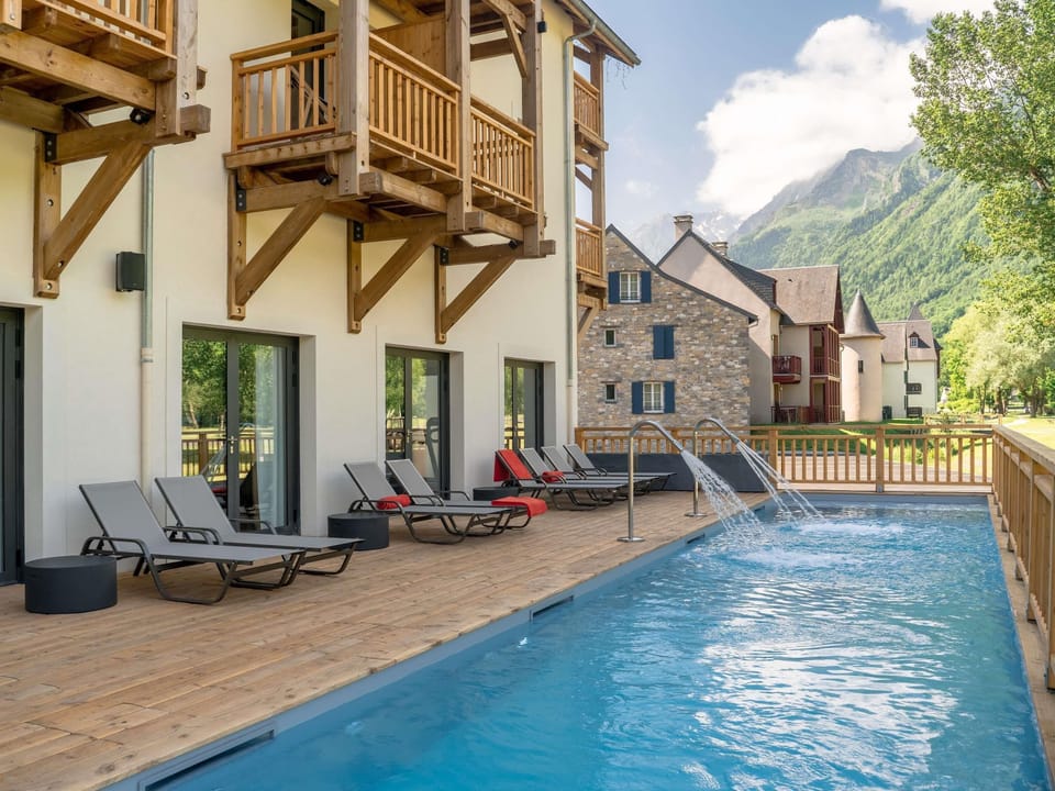 Outdoor pool, sun loungers